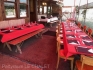 Gedeckter Tisch in rot